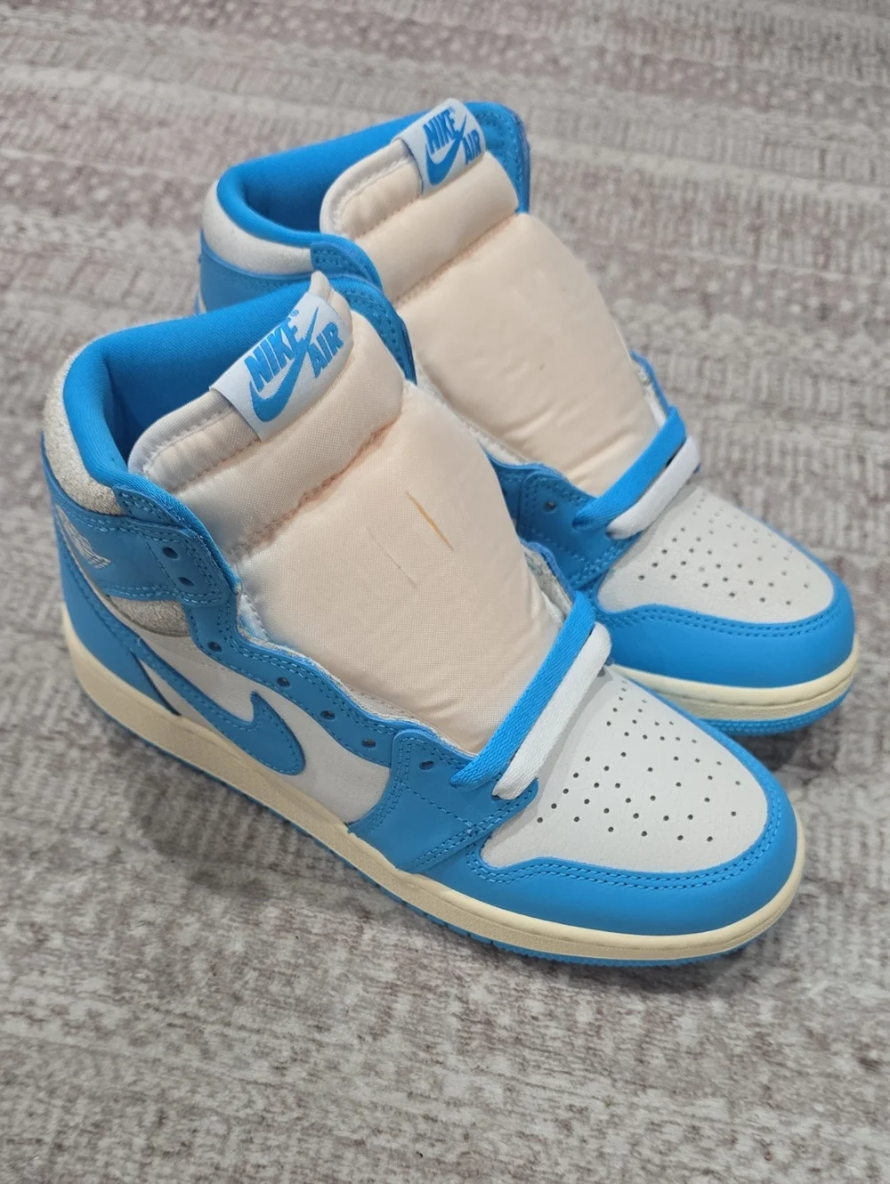 JORDAN UNC Reimagined Retro 1 High OG - Youth, NWOB Size 5.5, Never Used